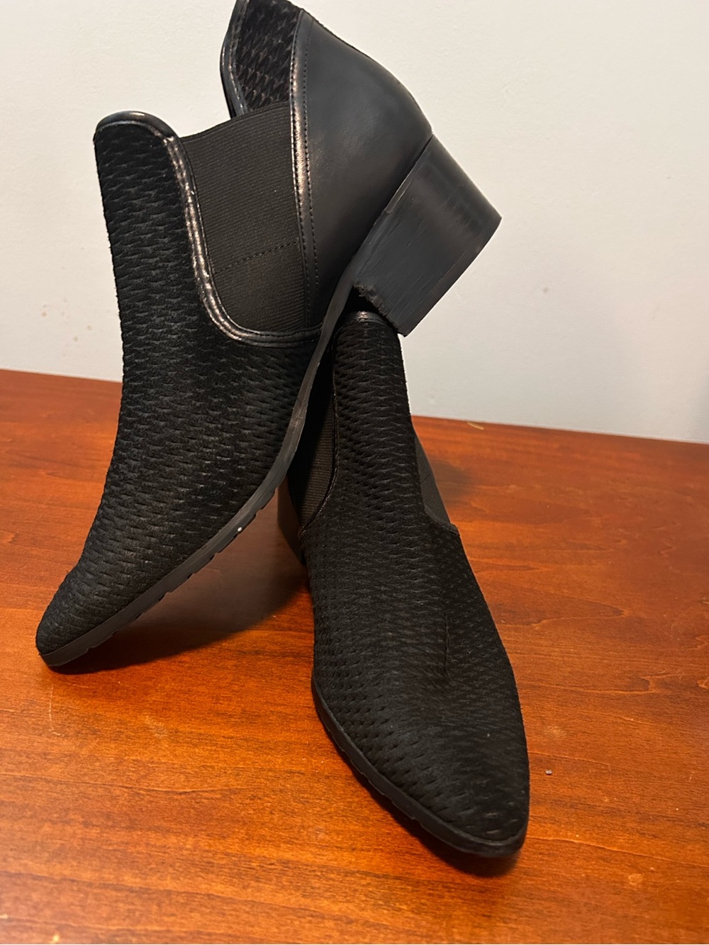 Donald Pliner Women's Darla Black Slip-On Pointed Toe Booties size 9